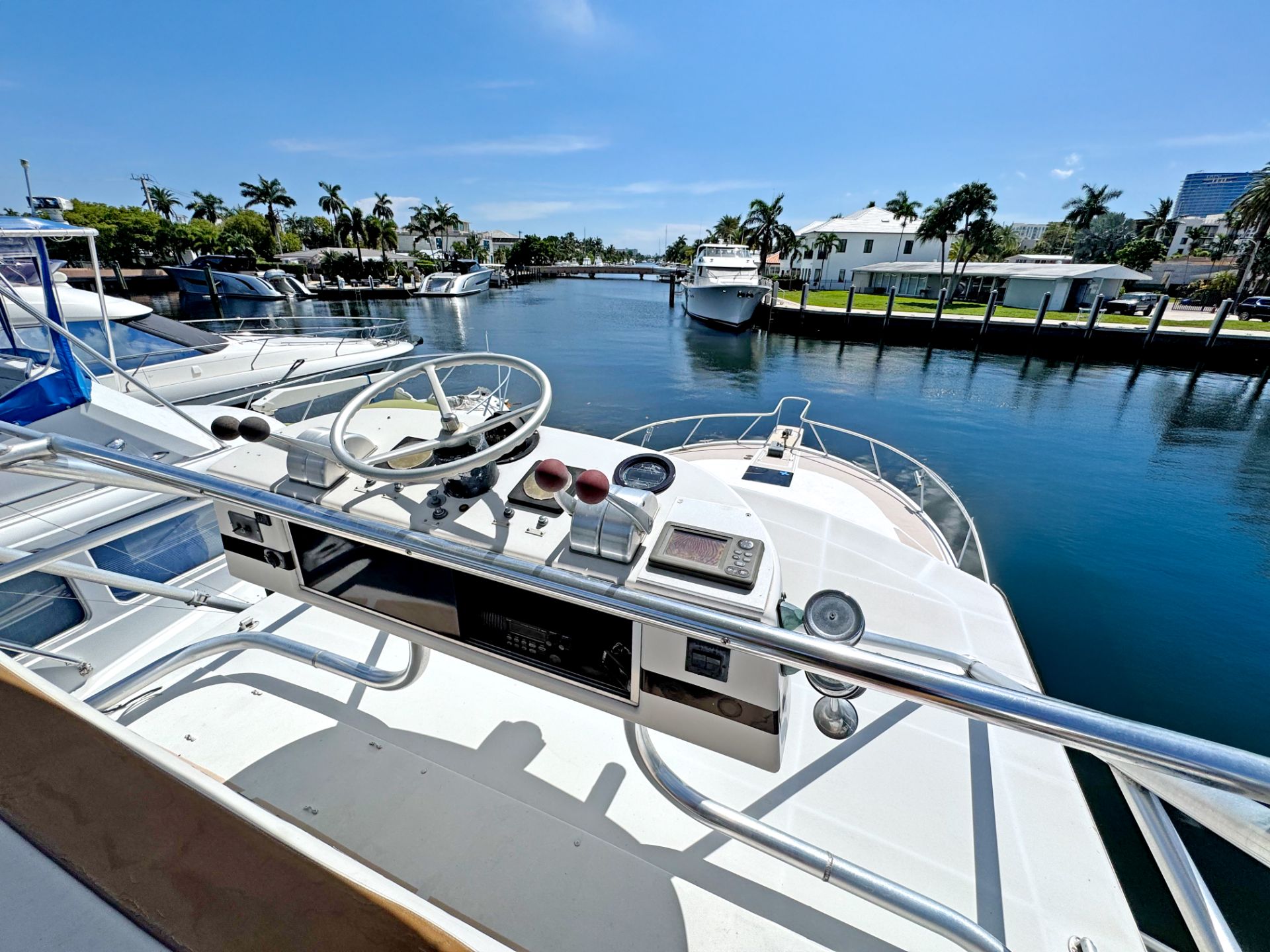 Yacht Photo 25
